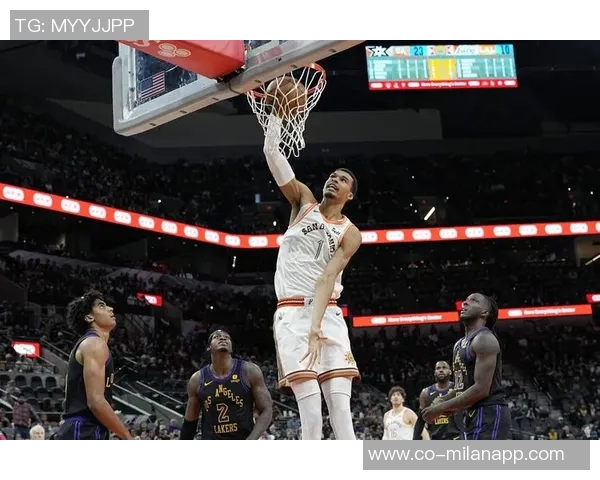 文班亚马高效砍下31分13板却因疑似受伤提前退赛但愿无碍